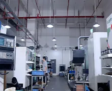 Taller de mecanizado CNC, equipado con múltiples tornos y fresadoras CNC Gamma