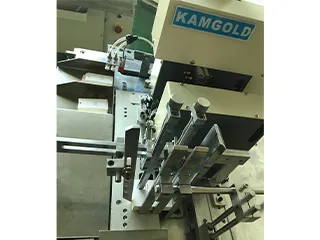 Unidad de alineación y alimentación de etiquetas